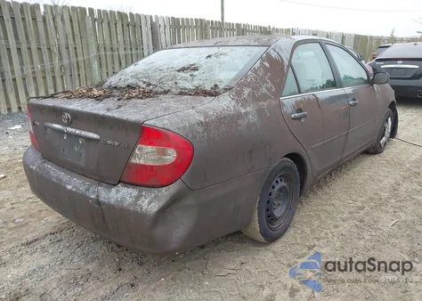2004 Toyota Camry Le z USA, uszkodzony, nr VIN 4T1BE32K74U893868